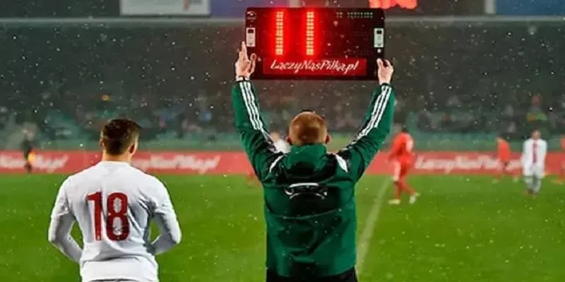 Luật thay người trong bóng đá là gì?