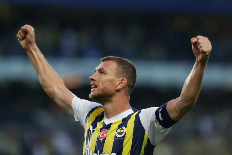 Tiểu Sử Edin Dzeko: Khởi đầu và hành trình vươn lên