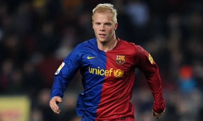 Thành Tích và Đóng Góp